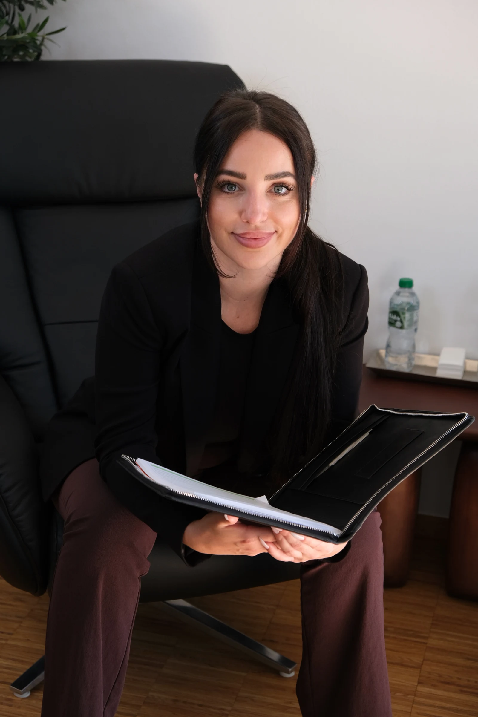 Natalie Eckenschwiller in ihrer Praxis